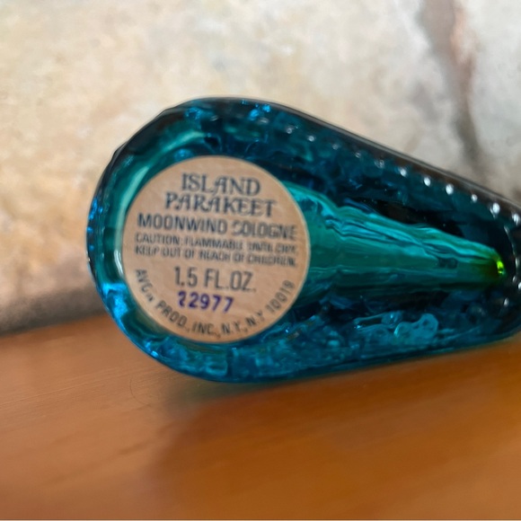 Vtg Avon Island Parakeet Bottle Charisma Cologne Blue Green Glass Empty 1970s - Picture 6 of 6